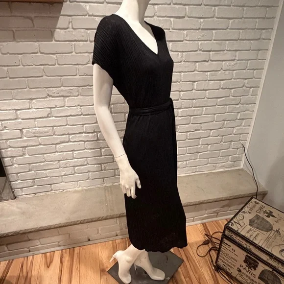 Lush Black Textured Midi Dress Small | Minimalist Luxe Belted V-Neck EU Chic - Picture 7 of 16